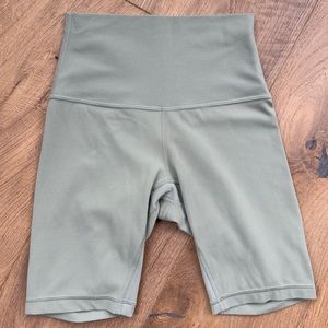 Lululemon Align 8" Shorts Size 2 Light Green